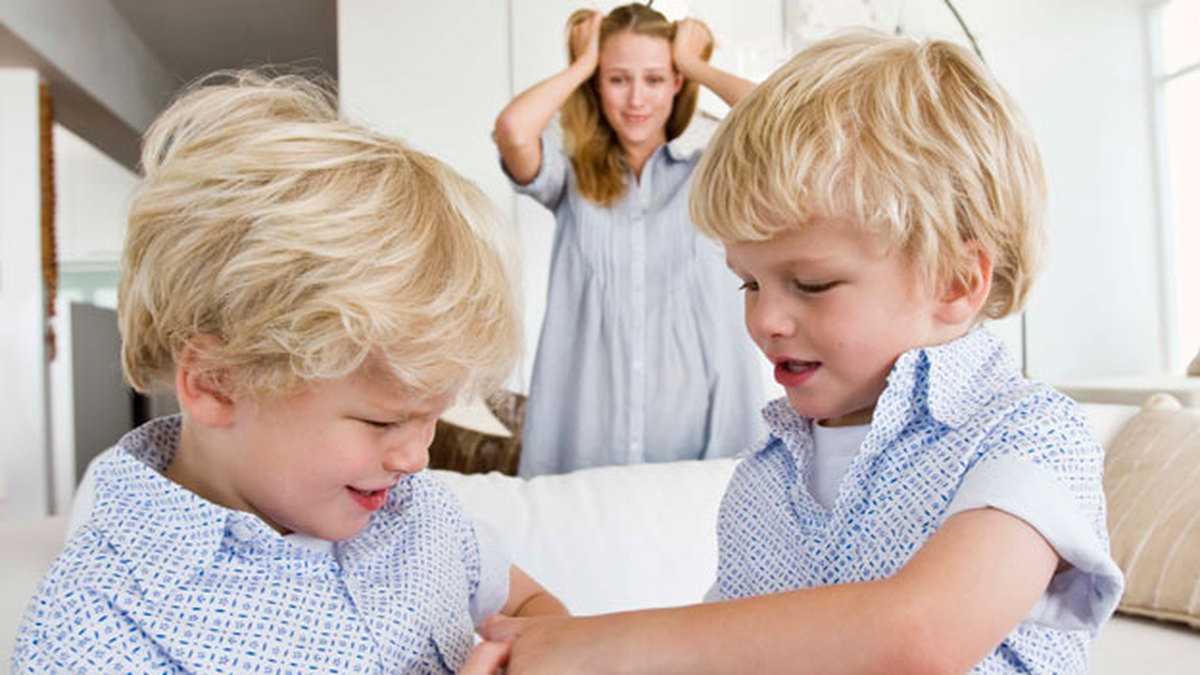 10 способов преодолеть ревность старшего ребенка к младшему