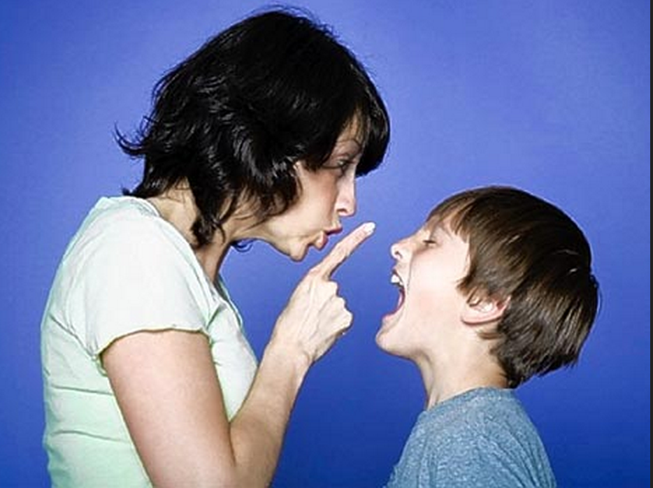 Подростковый период: как родителям справиться с подростком, который обесценивает и грубит