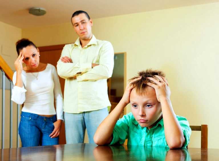 Детство с неидеальными родителями: 6 типов семейных отношений, которые нас травмируют — нож