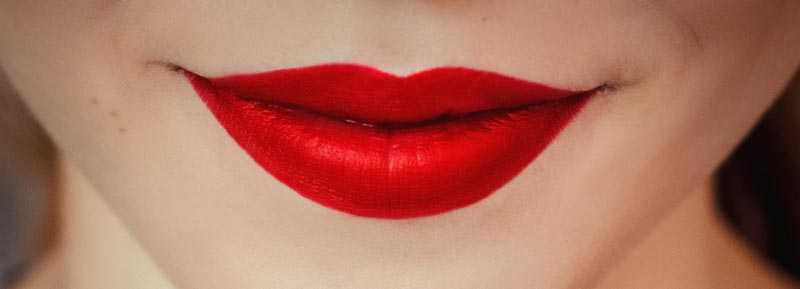 Твои манящие губы. Грустные губы. Комплимент про губы. Меня манили её губы. Твои красные губы манят меня.