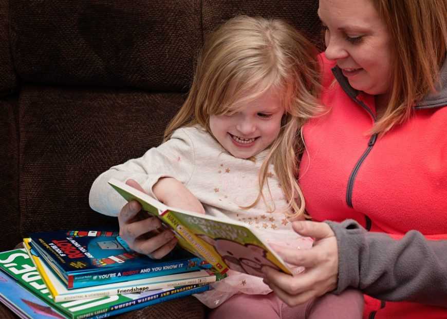 Как научить ребенка любить читать? маленькие хитрости