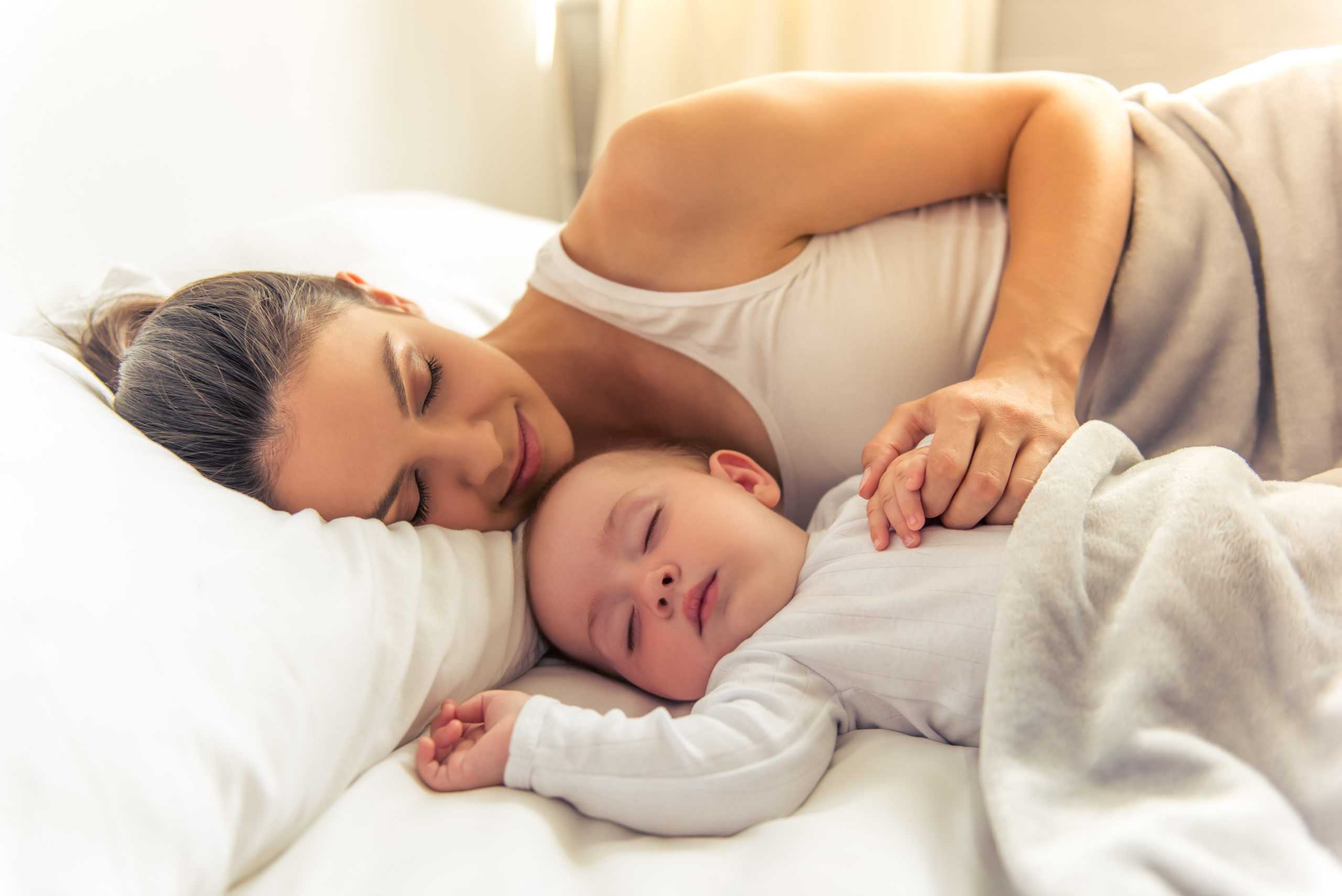 Как можно отучить ребенка от родительской кровати?