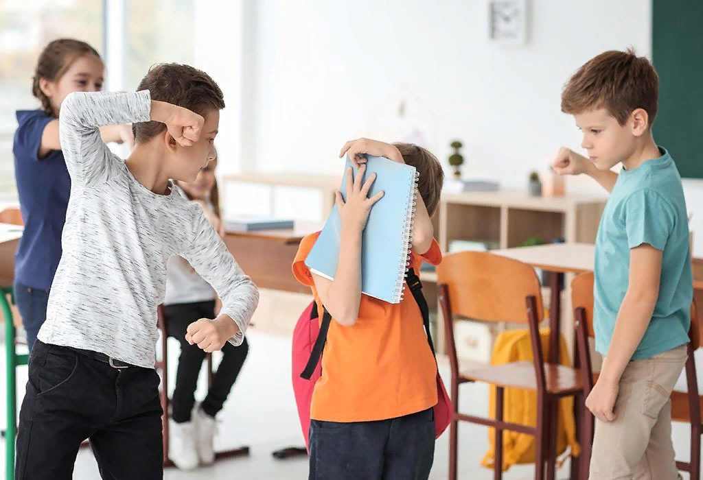Как понять, что твоего ребёнка обижают в школе, если он молчит?