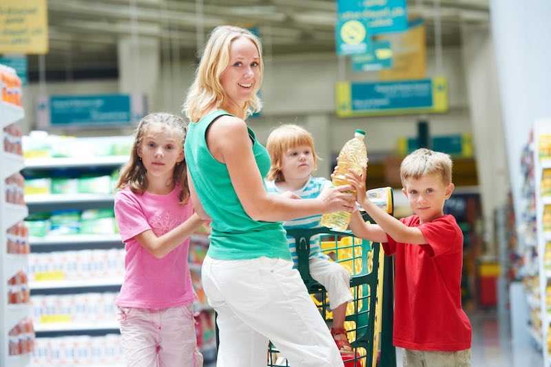 'купи!' ребенок в магазине: как избежать истерики и плохого поведения. поведение ребенка в магазине