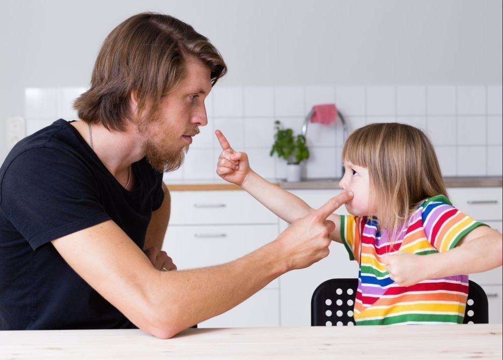 Маленькие манипуляторы: советы родителям, которые идут на поводу у ребенка