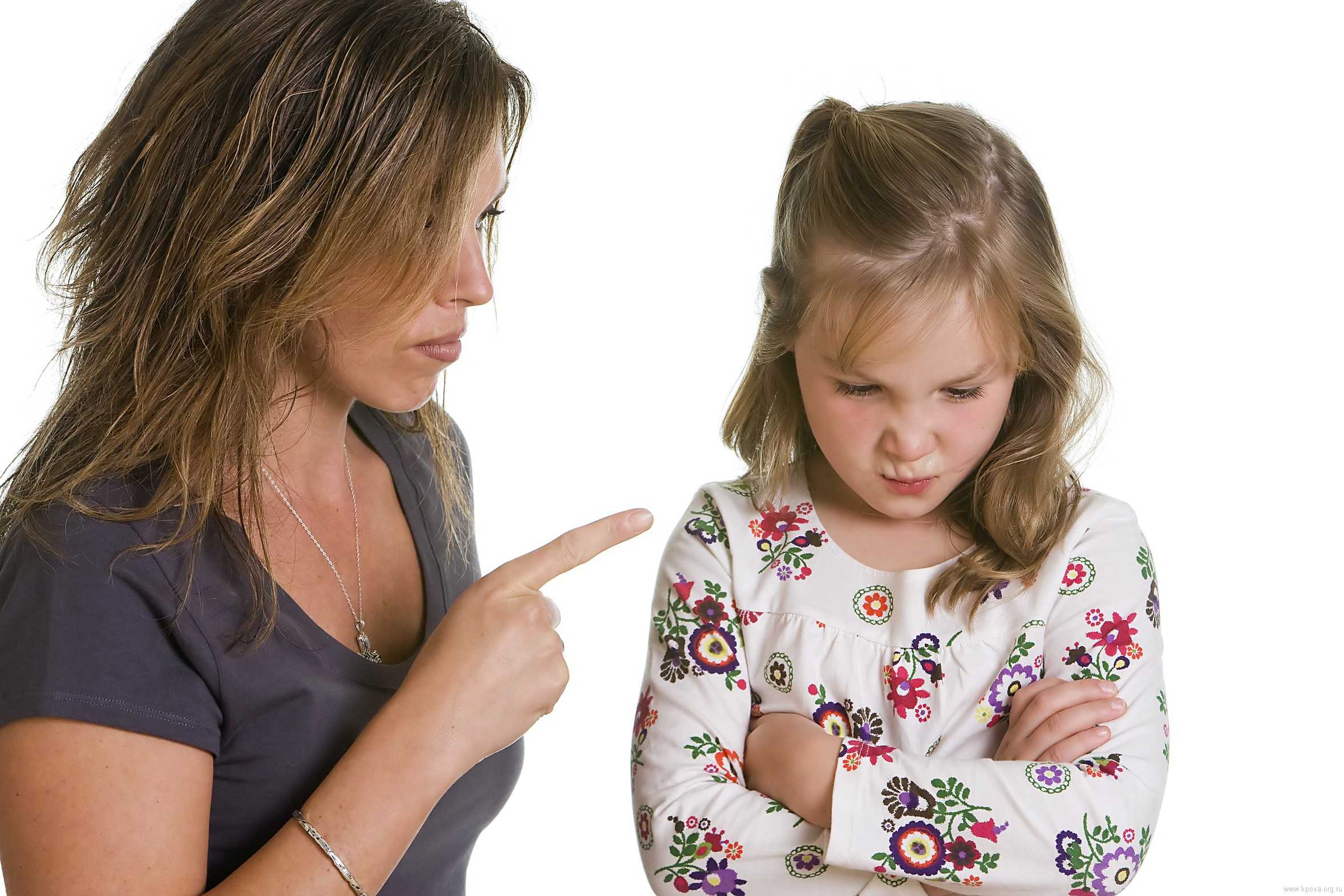 Застенчивость у ребенка: причины, симптомы, способы борьбы