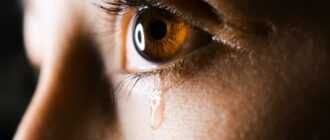 Как быстро заплакать: простые и проверенные способы пустить слезу