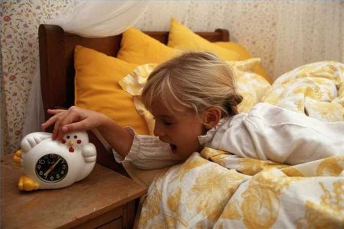 Почему так важно вставать раньше детей (и как это сделать)?