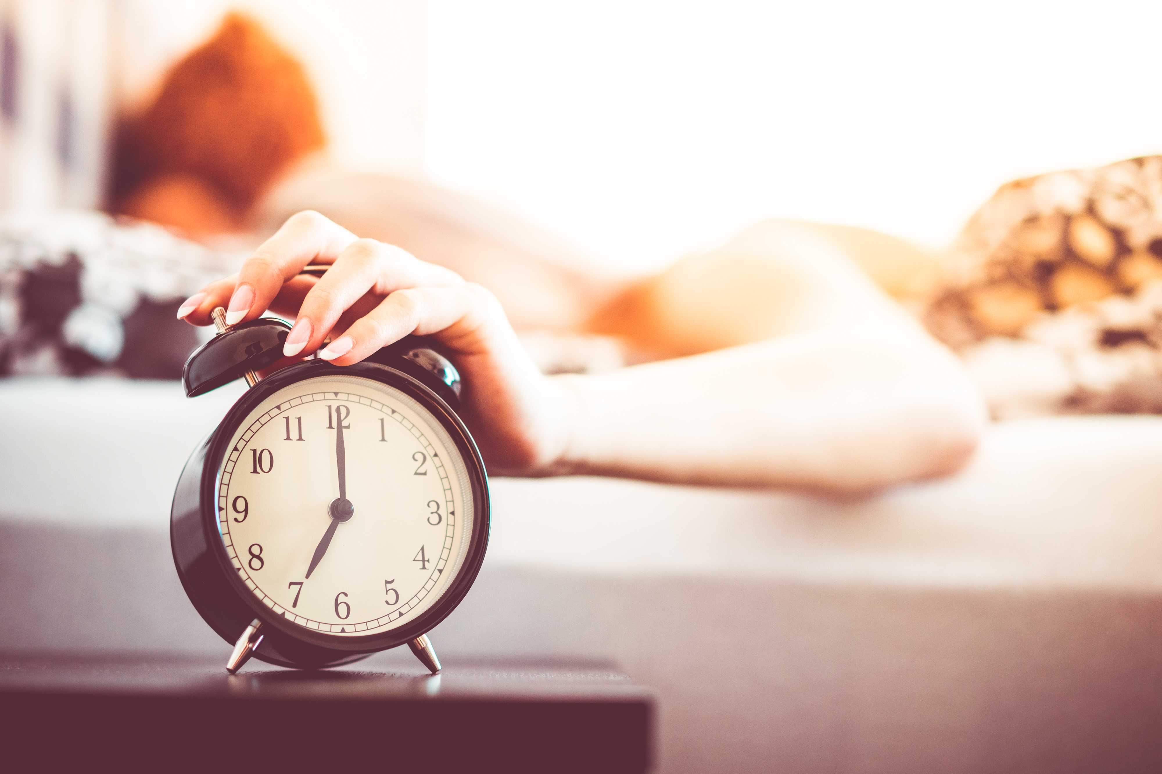 9 лучших рецептов бодрости по утрам - как вставать рано и высыпаться?
