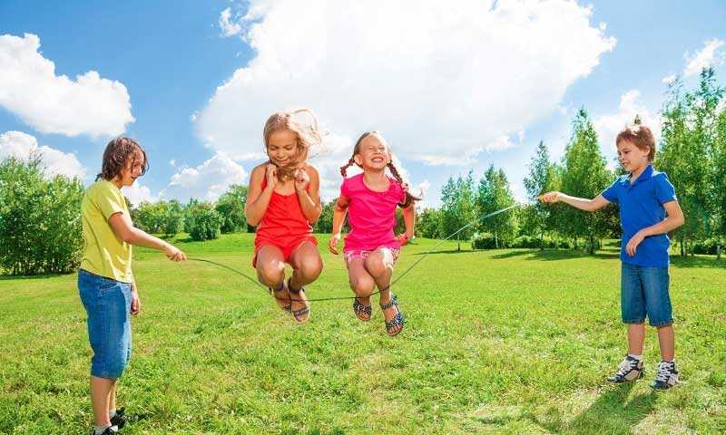 Подвижные игры для детей 7-8 лет на улице и в спортивном зале