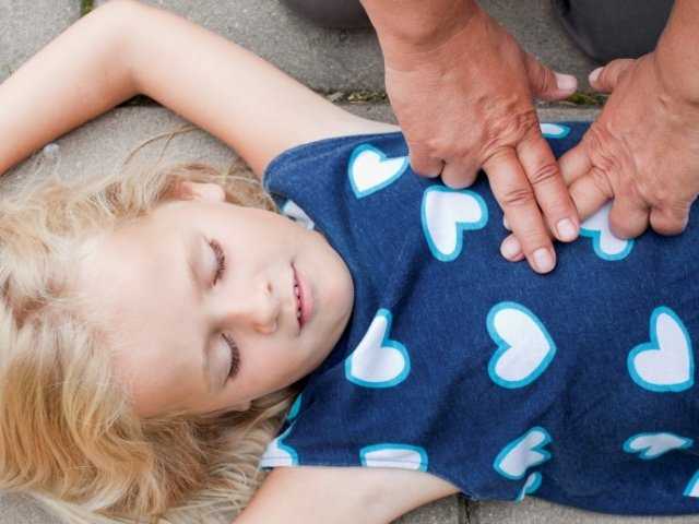 Ребенок упал в обморок причины 11 лет. обморок: аритмия у ребенка – опасные причины потери сознания
