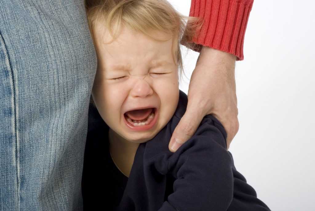 Грудничок капризничает, кричит и орет: истерика у ребенка: что делать
