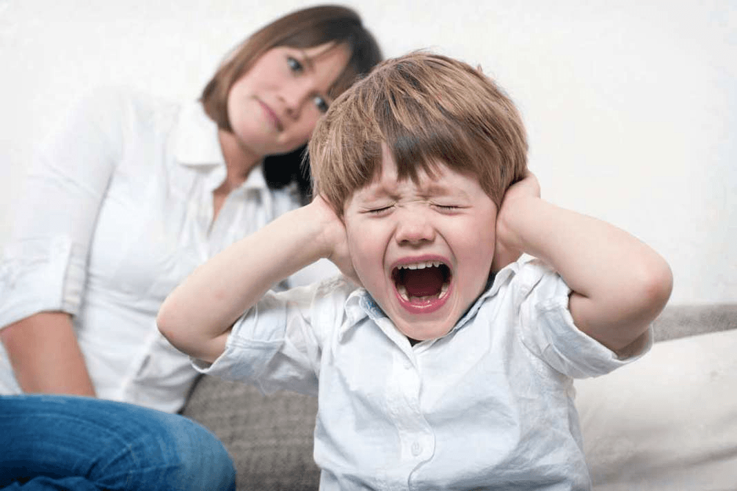 Почему грудной ребенок плачет и как на это реагировать