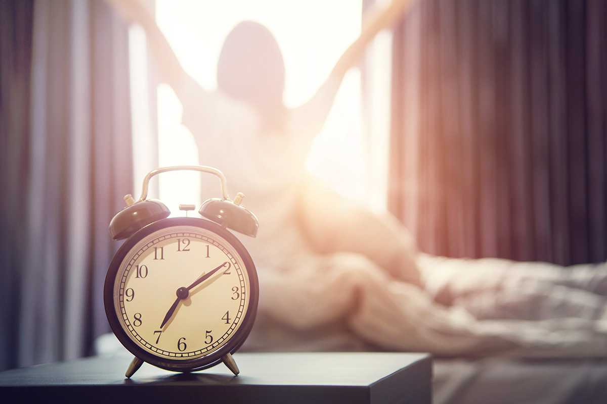 Как вставать по утрам быстро: разбираемся в причинах долгого подъёма