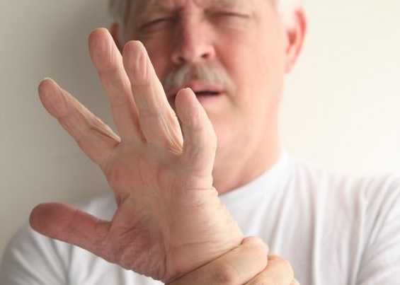 Как называется болезнь когда трясутся руки - тремор: синдромы, причины, как лечить, что делать в первую очередь