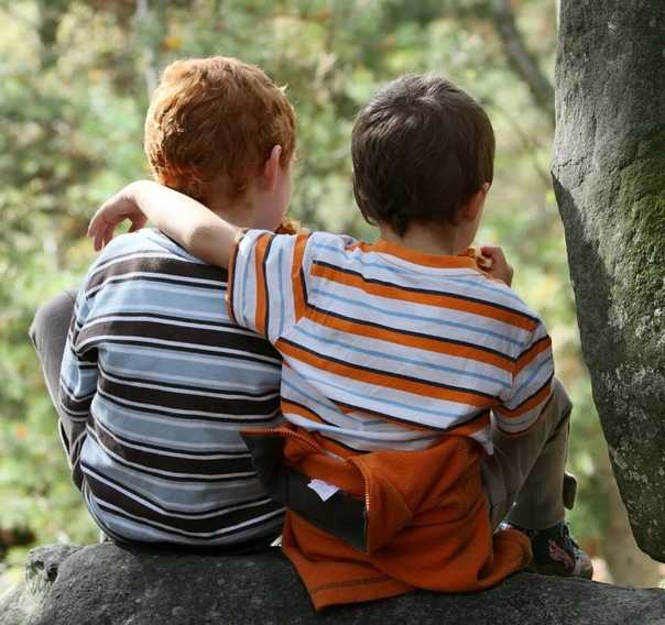 Как помочь ребенку завести новых друзей: 5 способов подружиться с новыми людьми