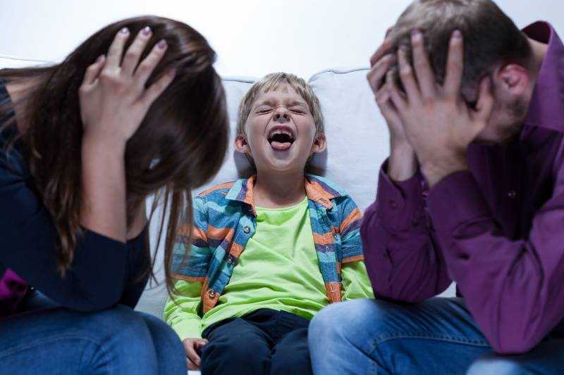 Ребенок плачет при засыпании в 2, 3, 4, 5, 6 и 8 месяцев: почему кричит перед сном