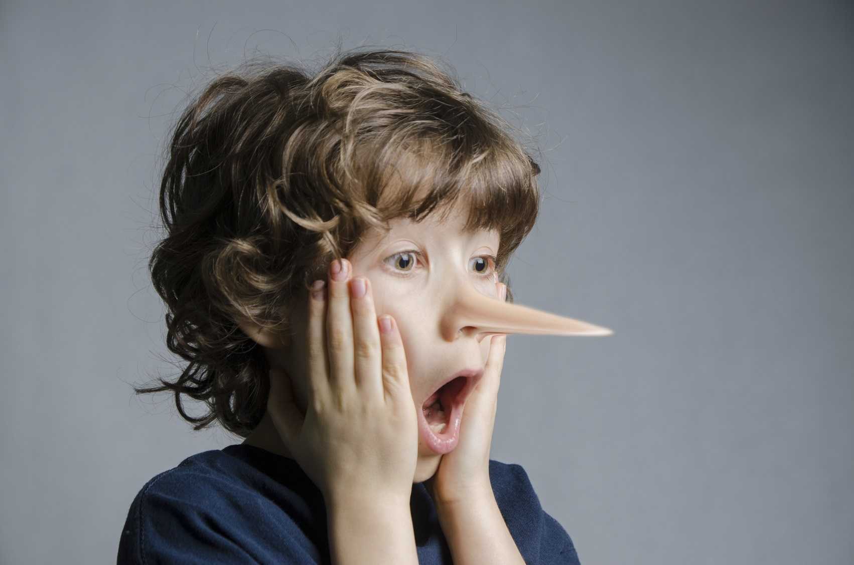 Почему ребенок врет и что делать с ложью | психология