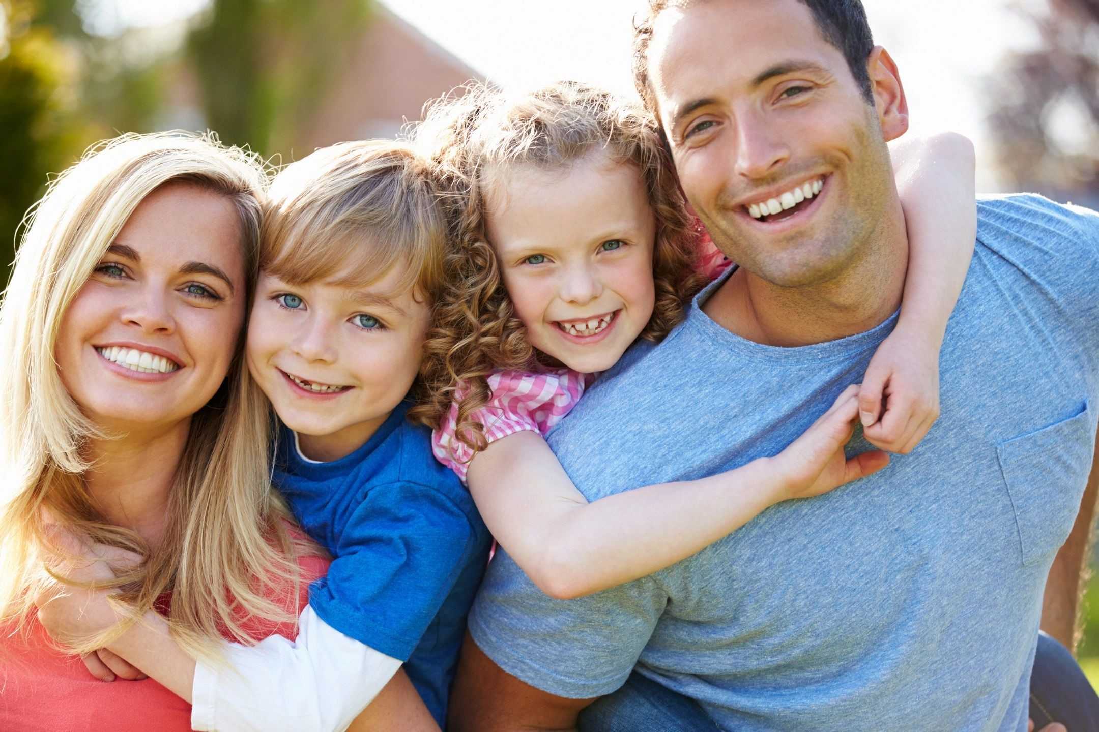 Детство с неидеальными родителями: 6 типов семейных отношений, которые нас травмируют