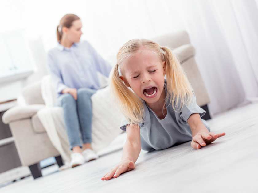 Как остановить истерику у ребенка: психологические методы и способы, особенности воспитания - psychbook.ru