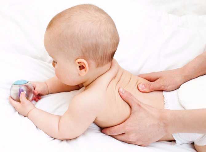 У новорожденного трясется подбородок, руки, ноги – что это и как лечить?