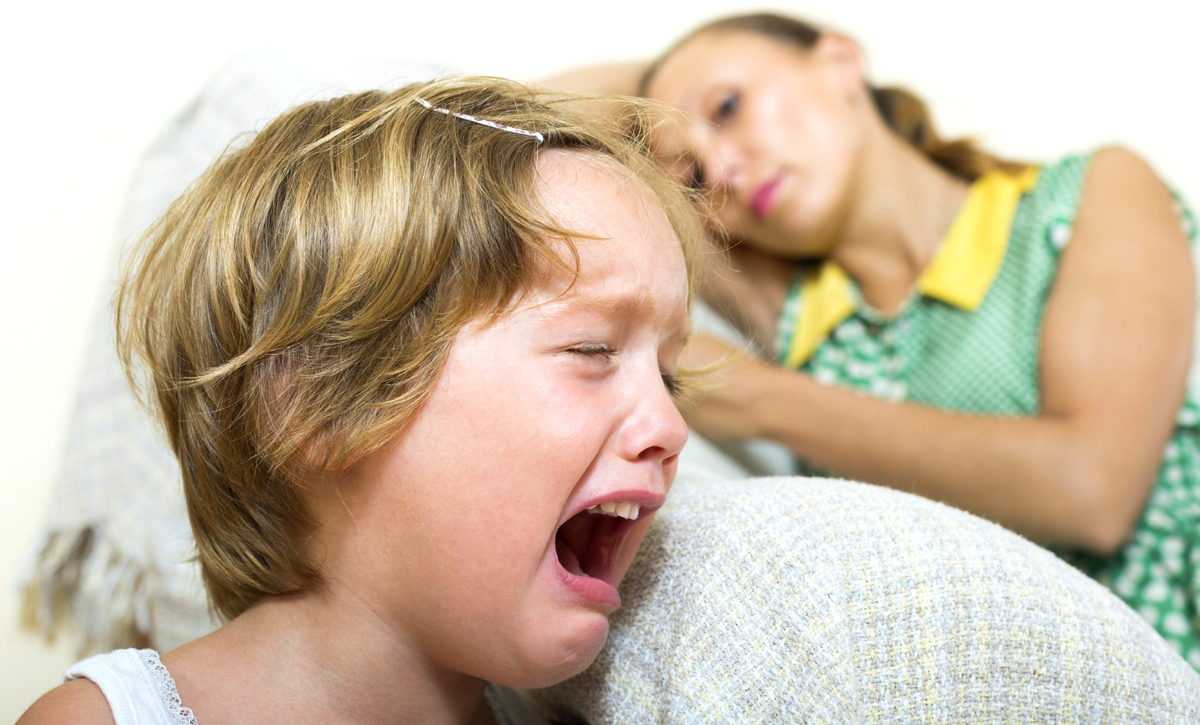 Ребенок истерит по любому поводу: что делать родителям? | детский психолог ольга товпеко