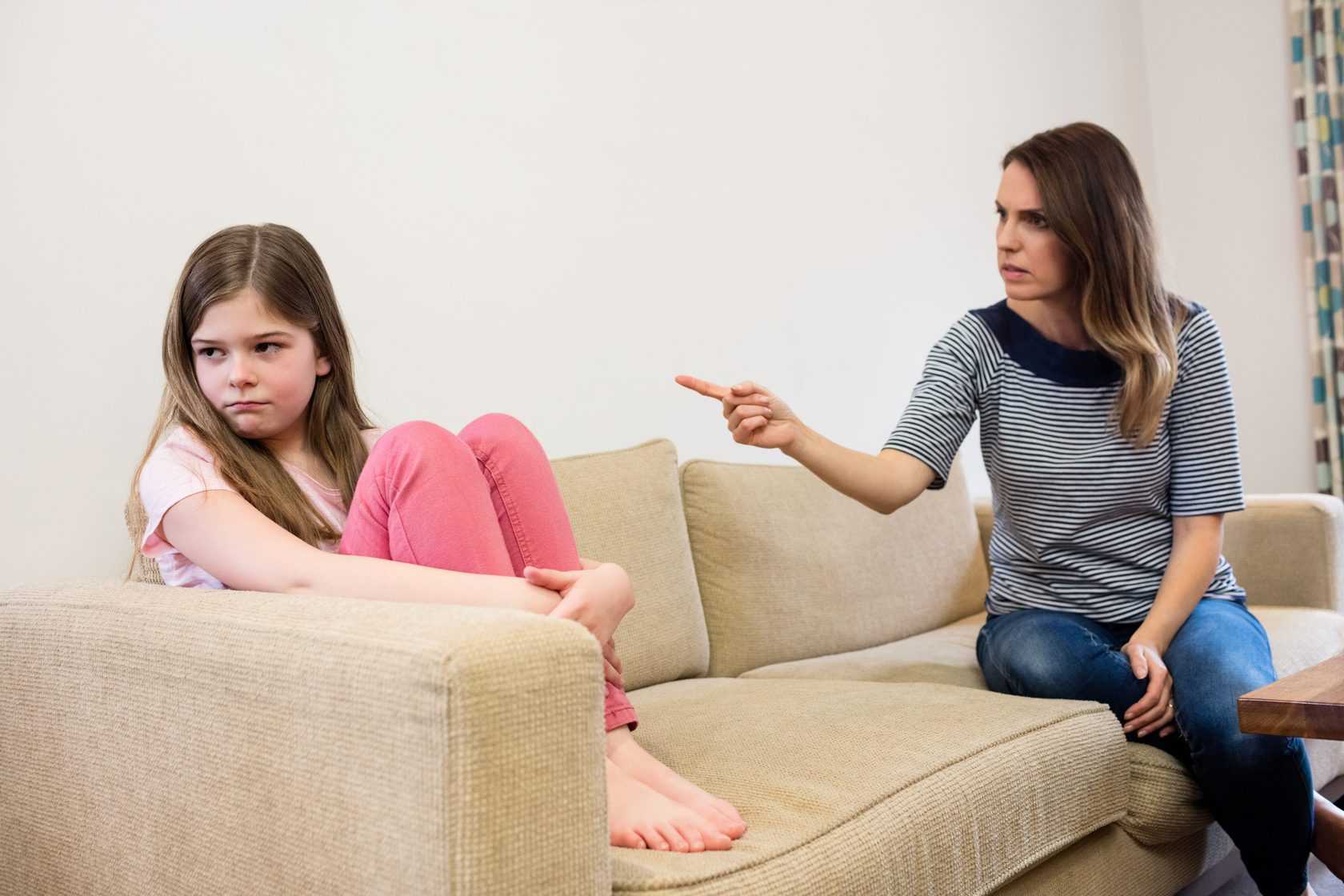 Дочка терпит. Подросток ссорится с мамой. Подросток ссорится с родителями. Разговор с подростком. Подросток и взрослый.