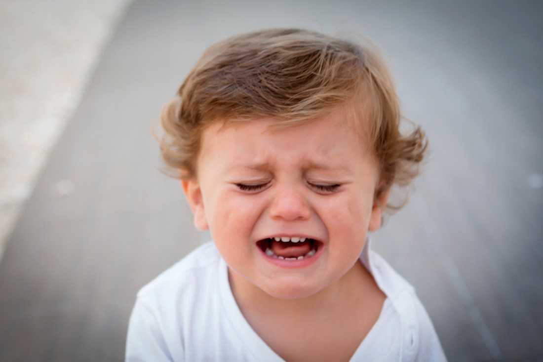 Надо ли оставлять ребенка плакать - разные точки зрения