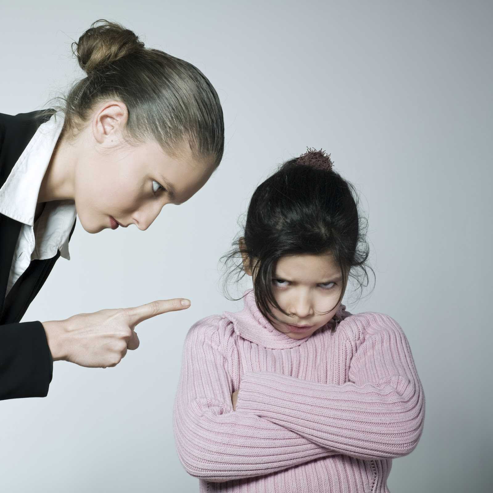 Почему ребенок дерется: причины драк и советы для родителей - детская психология