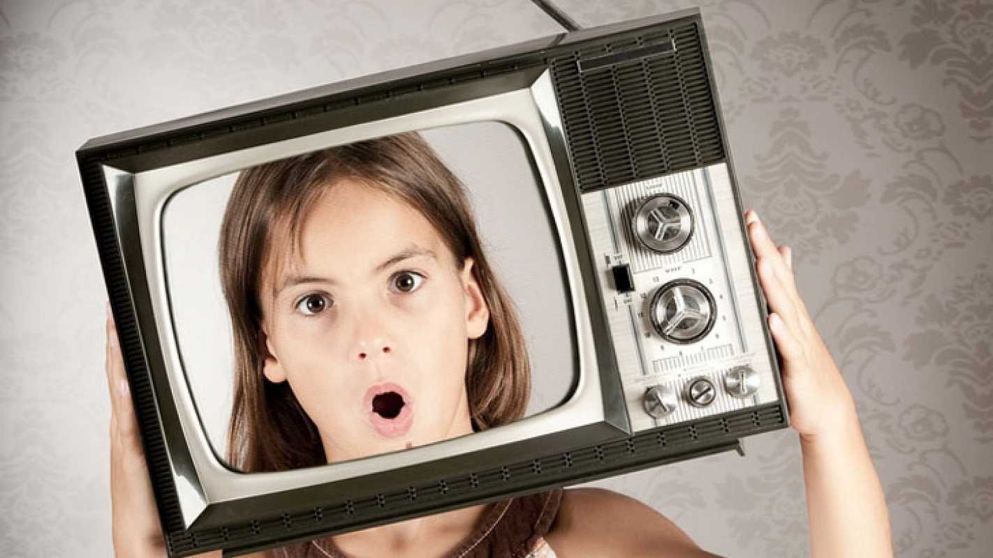 Как телевидение влияет на развитие детей: польза и негатив