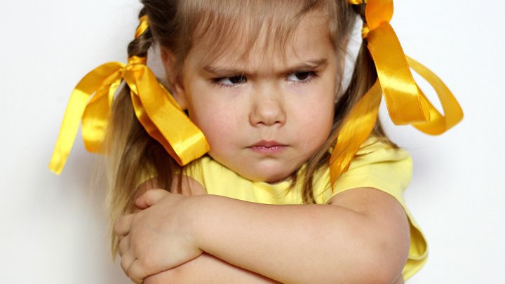 Капризы ребенка — что это такое, основные причины и советы как реагировать и основные отличия от истерик