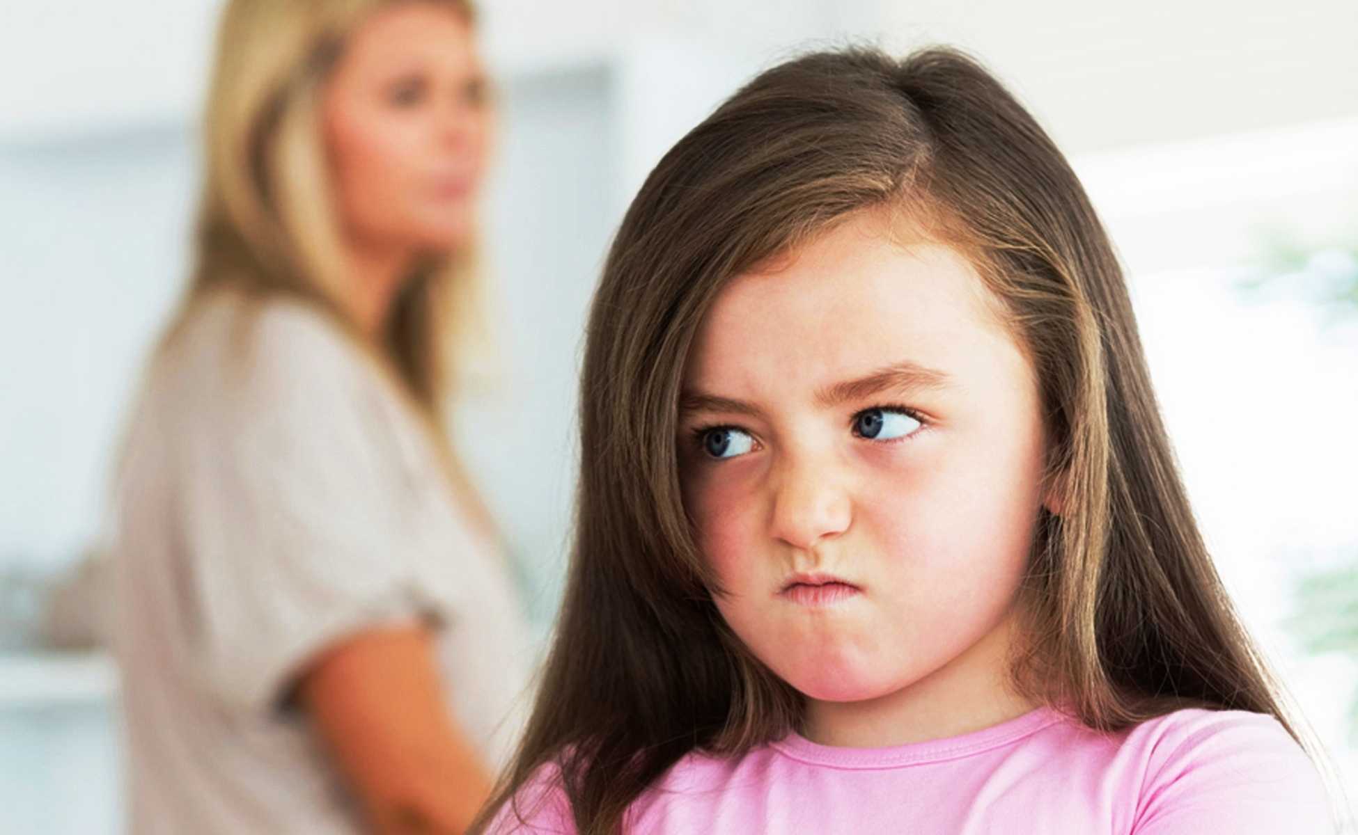 Капризы ребенка — что это такое, основные причины и советы как реагировать и основные отличия от истерик