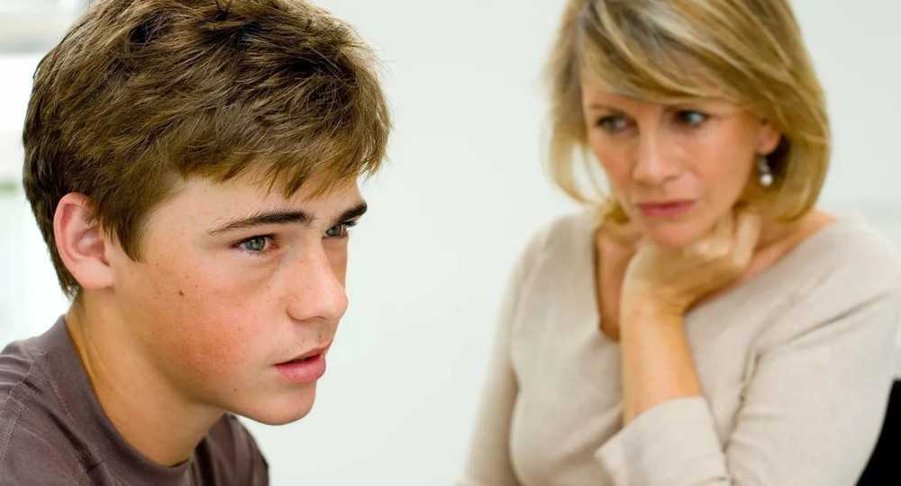 Выслушайте и поддержите: как вести себя, если подросший ребенок грубит вам