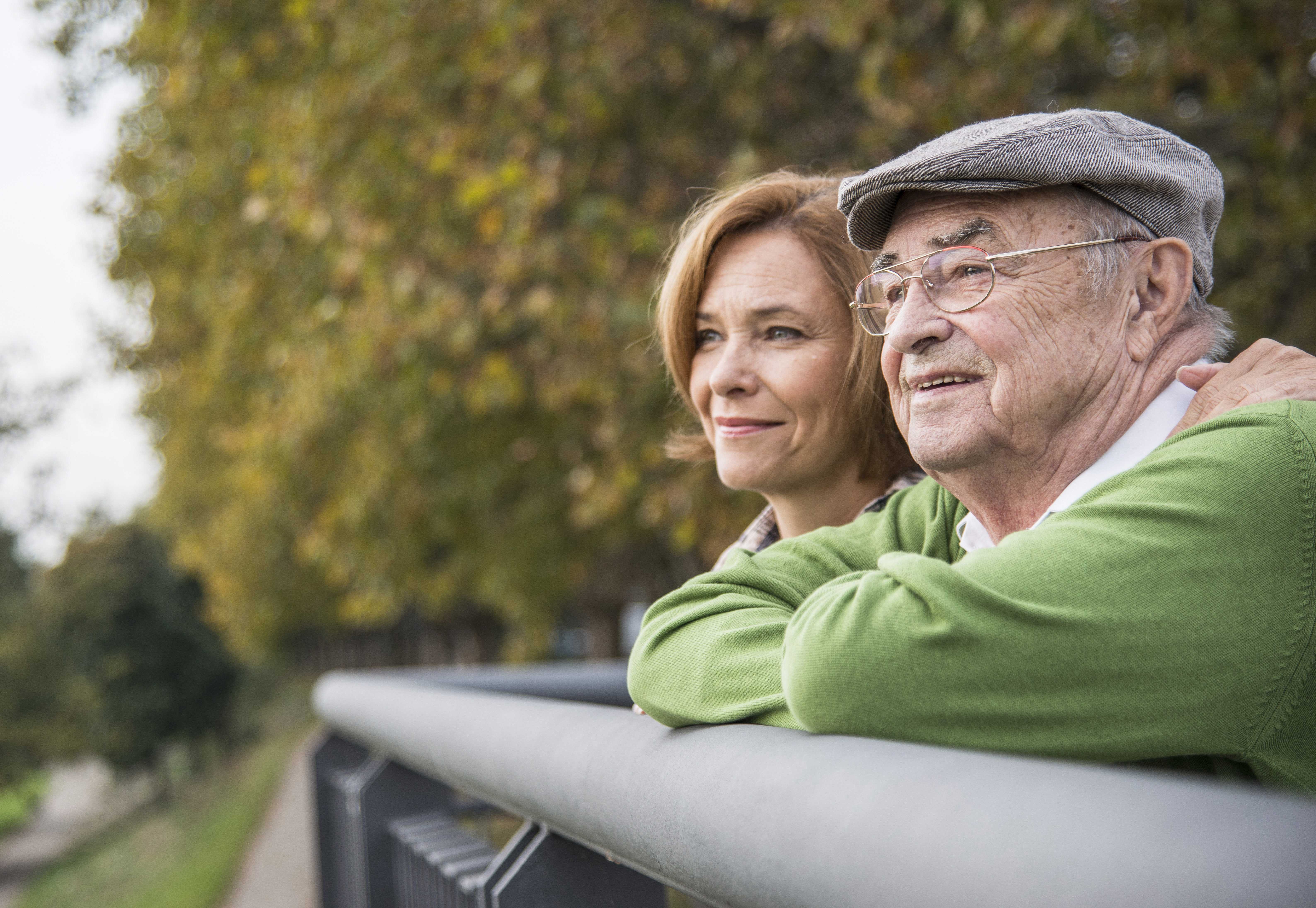 Русское с сюжетом пожилые. Счастливые пенсионеры. Пожилые люди. Пожилые родители. Фотосессия с пожилыми родителями.