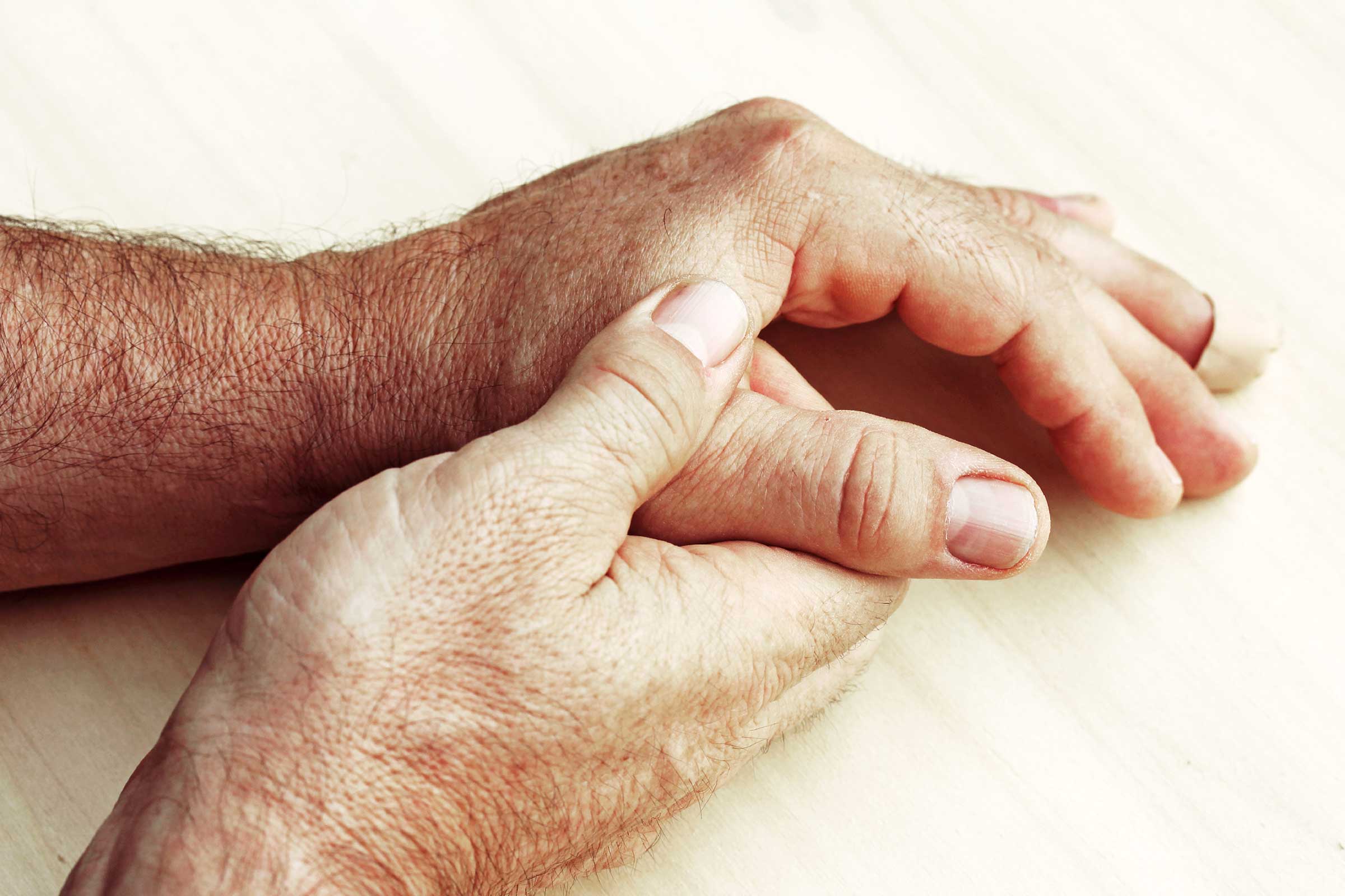 Тремор рук: современная диагностика и лечение патологии