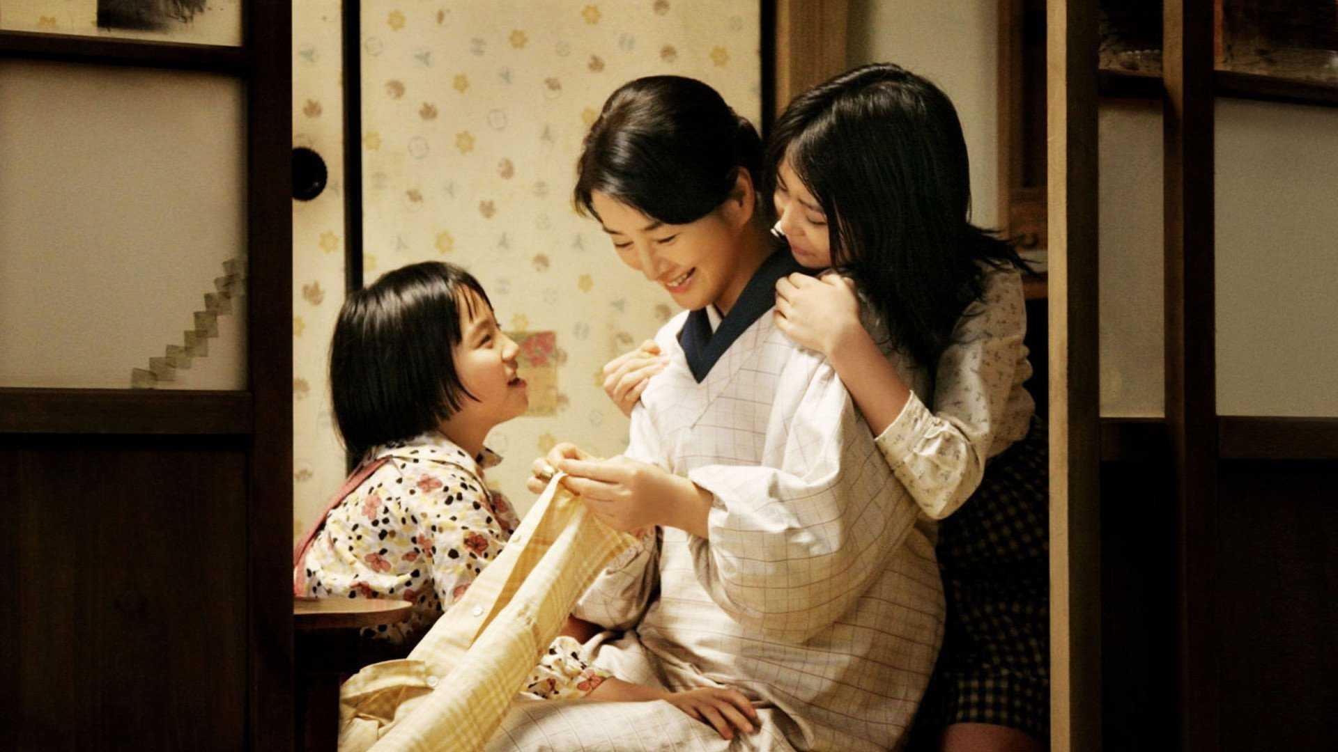 Мать друга японка. Японская мать. Японская женщина с ребенком.