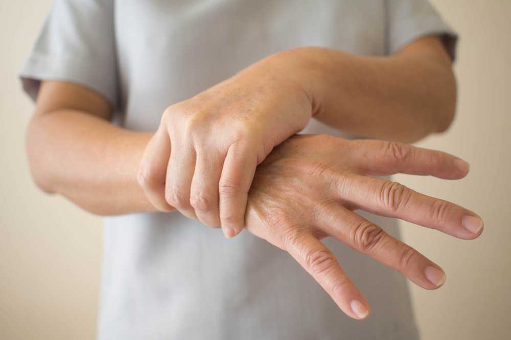 Тремор рук - причины, лечение, симптомы у взрослых и детей