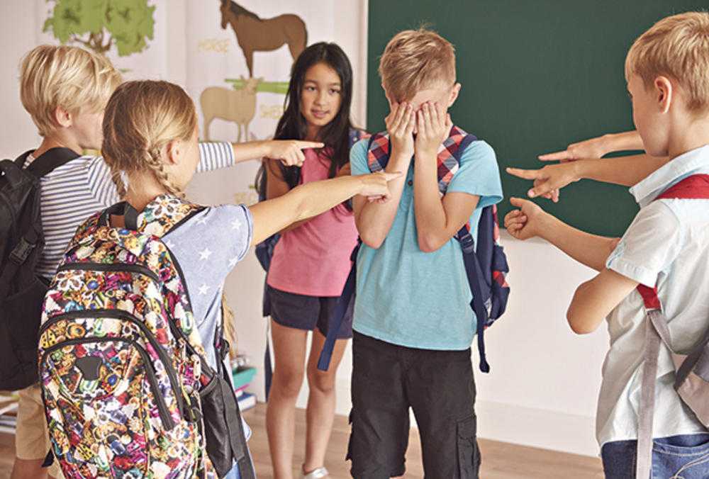 Стоит ли вмешиваться родителям, если ребенка дразнят в школе
