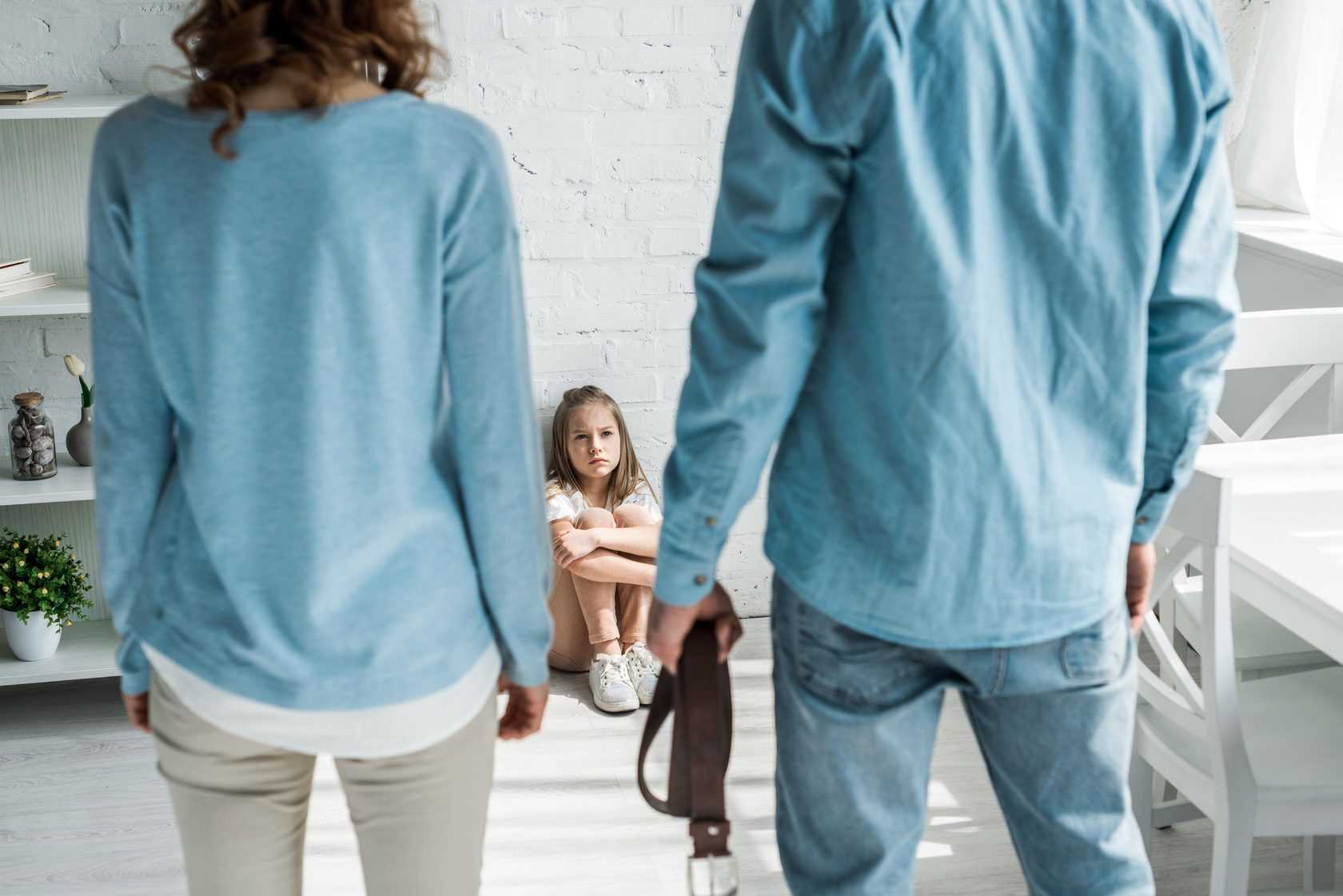 Как детство влияет на взрослую жизнь: 6 ужасных последствий того, что вас воспитывали неправильно