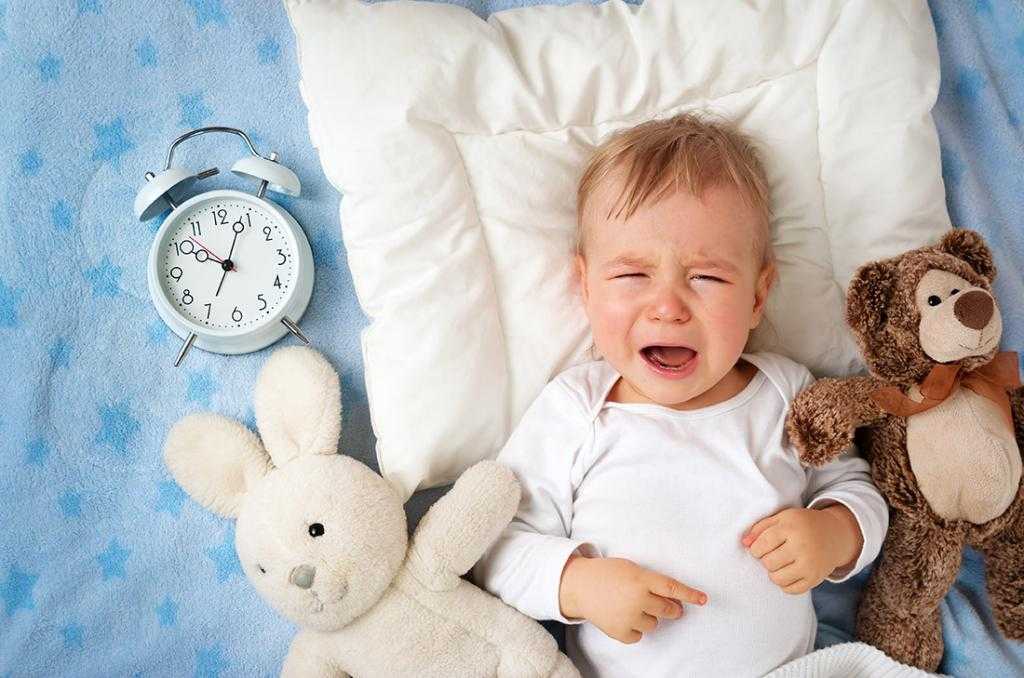 Малыш во время сна мечется. исходные причины нарушений сна и кошмарных снов у детей