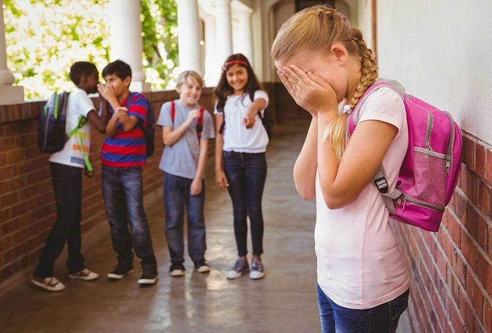 Стоит ли вмешиваться родителям, если ребенка дразнят в школе