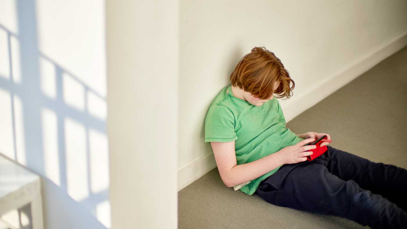 Депрессия у подростков: признаки, причины, лечение.